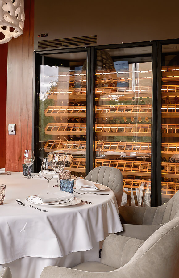 Винный шкаф для ресторана «Магадан» (Новая Москва). Обложка.