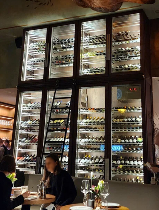 Винный шкаф для ресторана «Phantom»