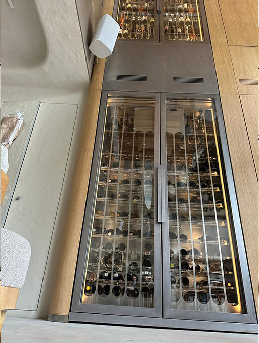 Винный шкаф для ресторана «LÚWO»