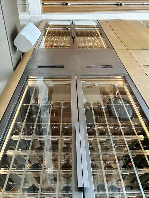 Винный шкаф для ресторана «LÚWO»