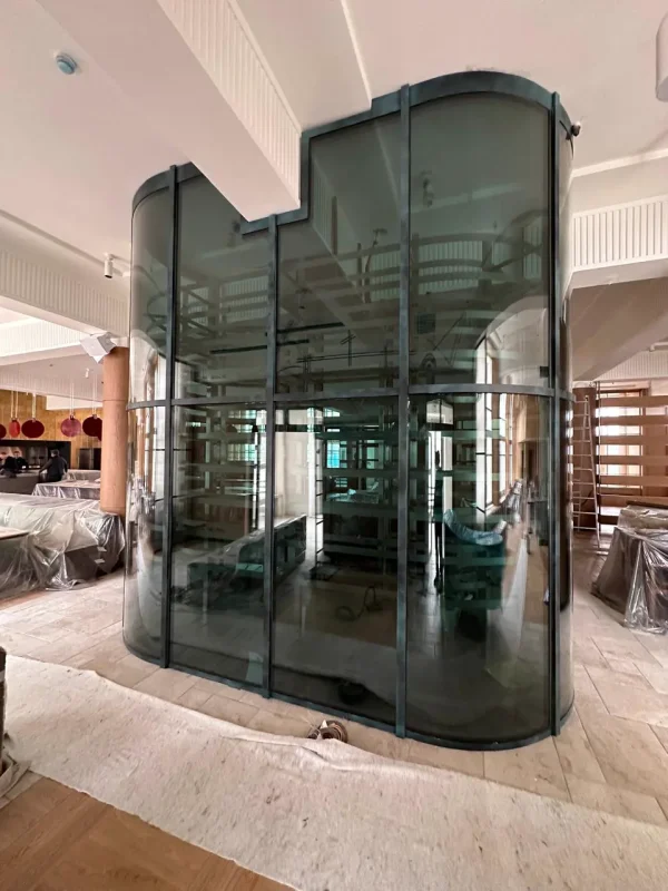 Островная винная комната в московском бильярдном клубе