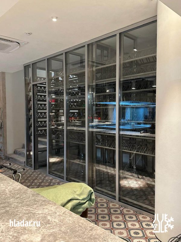 Винная комната в сочинском ресторане