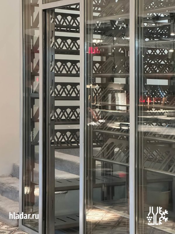 Винная комната в сочинском ресторане