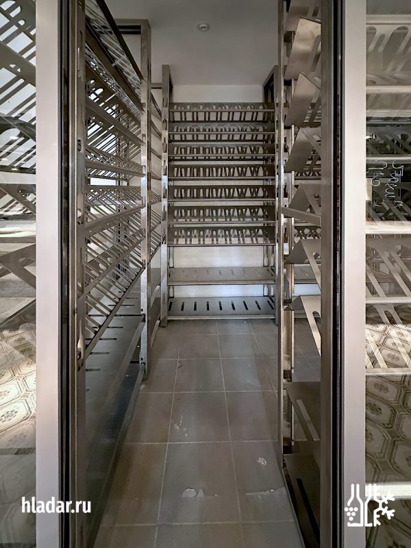 Винная комната в сочинском ресторане