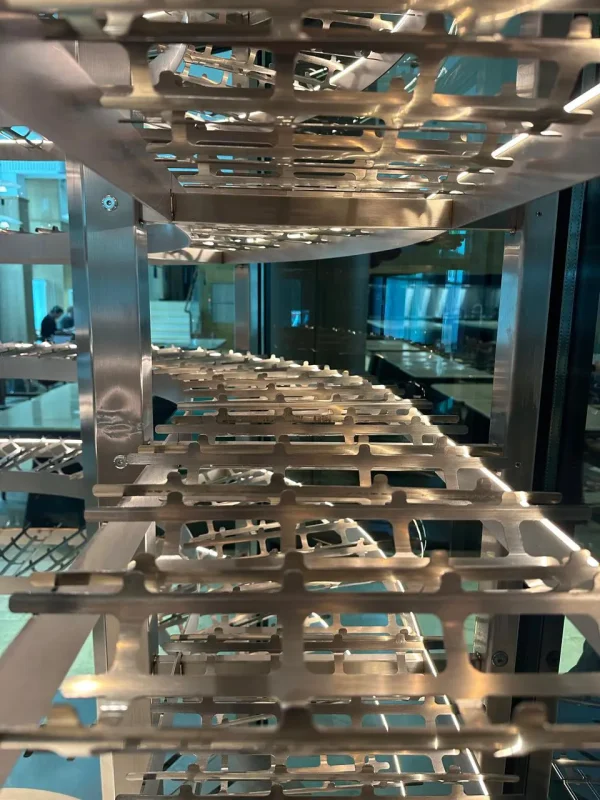 Островная винная комната в московском бильярдном клубе